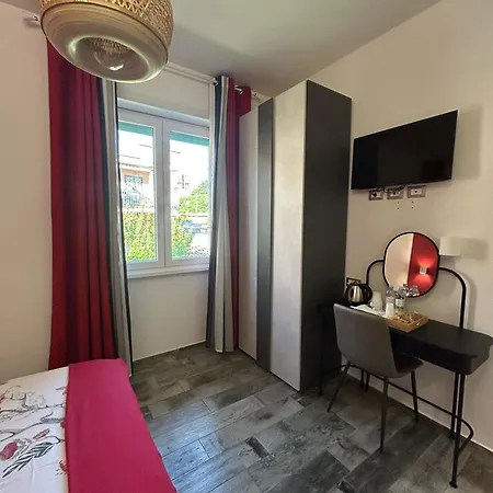 Rosso Relativo Bed & Breakfast Acilia