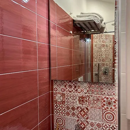 Rosso Relativo Acilia