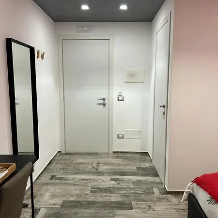 Rosso Relativo 3* Acilia