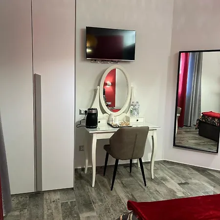 Rosso Relativo Bed & Breakfast Acilia